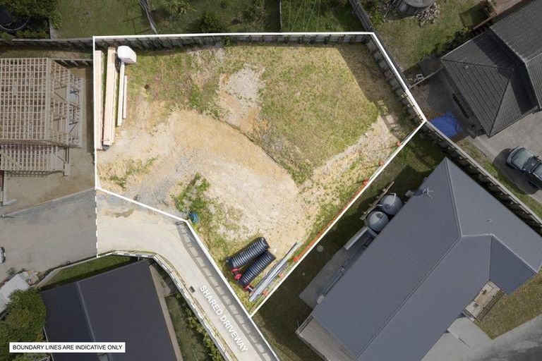 Photo of property in 8 Kaihuia Lane, Oratia, Auckland, 0604