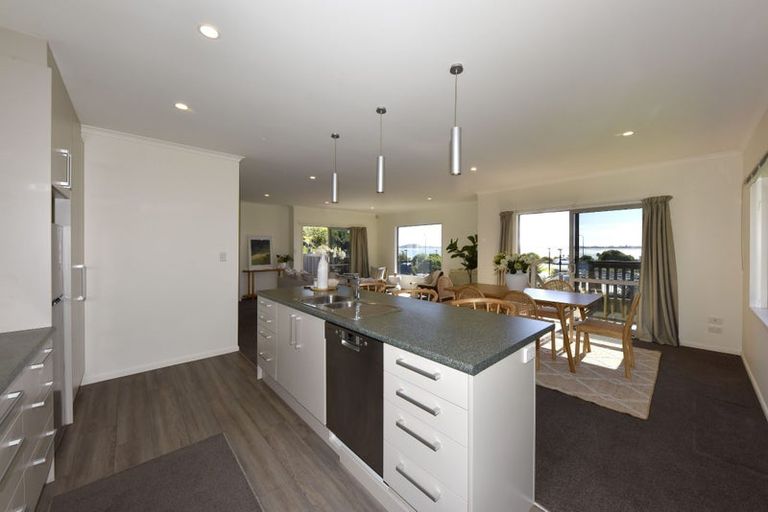 Photo of property in 5 Main Road, Redcliffs, Christchurch, 8081