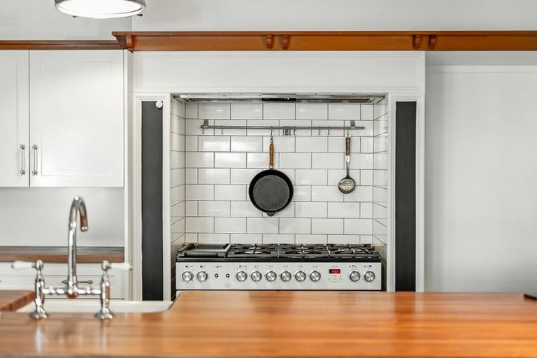 Photo of property in 102 Paremata Road, Paremata, Porirua, 5024