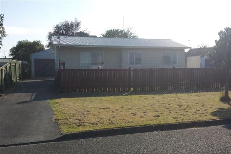 Photo of property in 11 Chatsworth Place, Highbury, Palmerston North, 4412