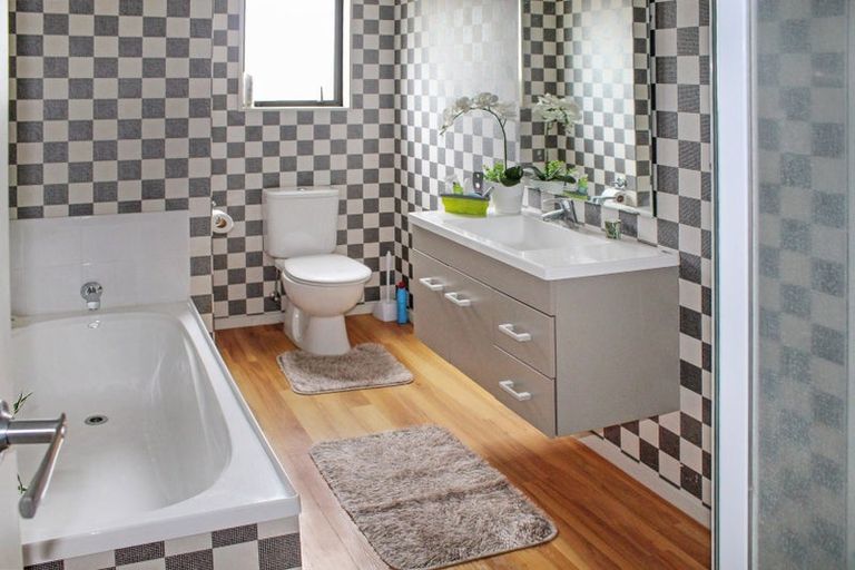 Photo of property in 33a Rosalie Terrace, Kelvin Grove, Palmerston North, 4414