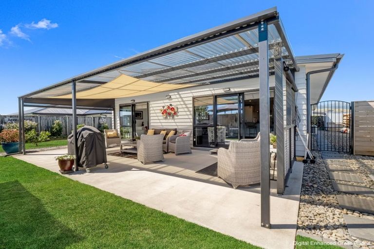 Photo of property in 8 Ash Close, Levin, 5510