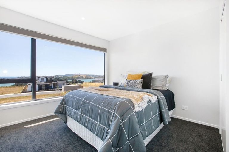 Photo of property in 26b Queen Charlotte Drive, Aotea, Porirua, 5024