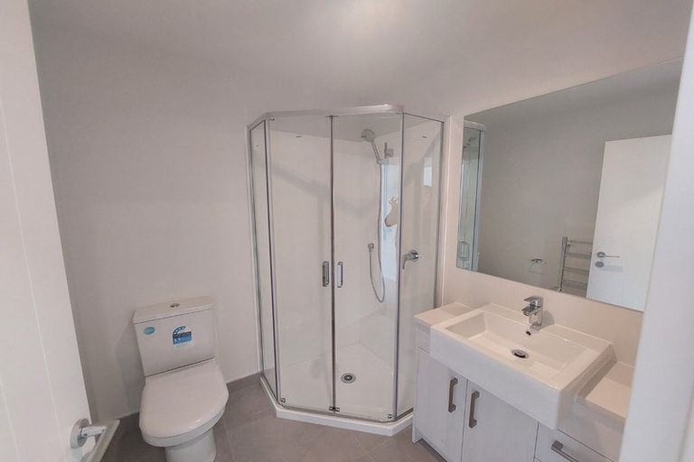 Photo of property in 3d Datura Place, Sunnynook, Auckland, 0620