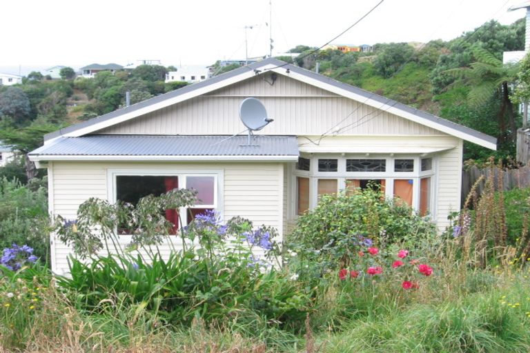 Photo of property in 17 Oku Street, Island Bay, Wellington, 6023