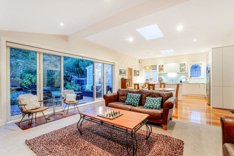 Photo of property in 61 Oroua Street, Eastbourne, Lower Hutt, 5013