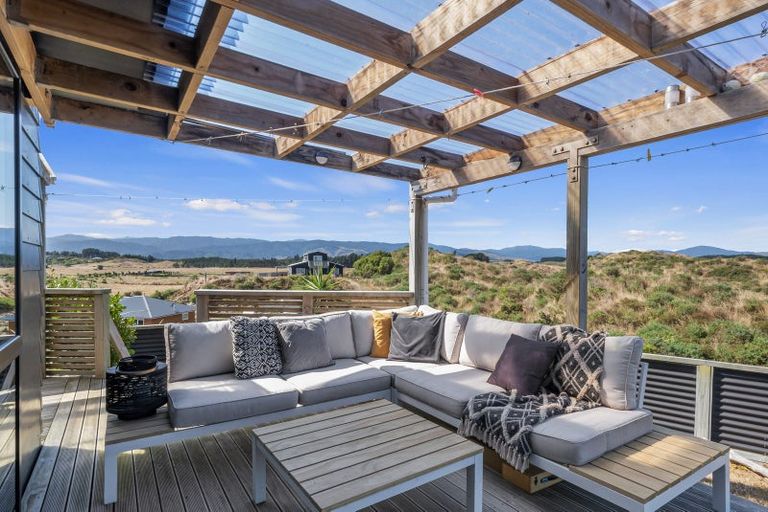 Photo of property in 125 Strathnaver Drive, Waikawa Beach, Levin, 5573