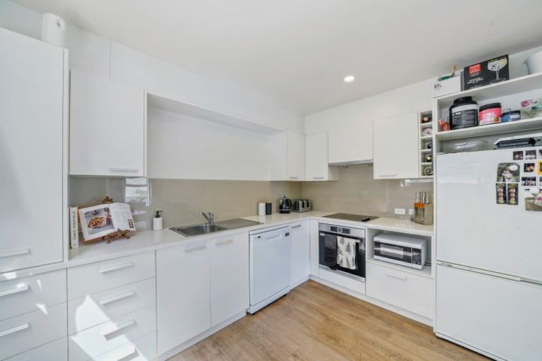 Photo of property in 2/21 Luxford Street, Berhampore, Wellington, 6023