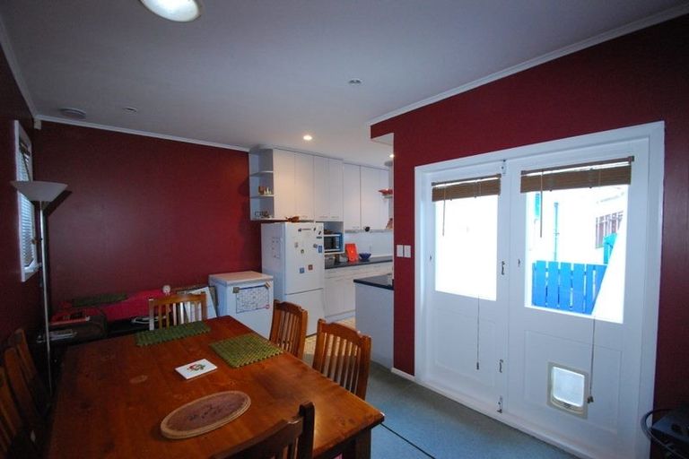 Photo of property in 52 Tio Tio Road, Miramar, Wellington, 6022