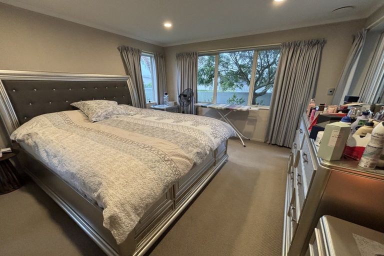 Photo of property in 1 Rodeo Drive, Kelvin Grove, Palmerston North, 4414