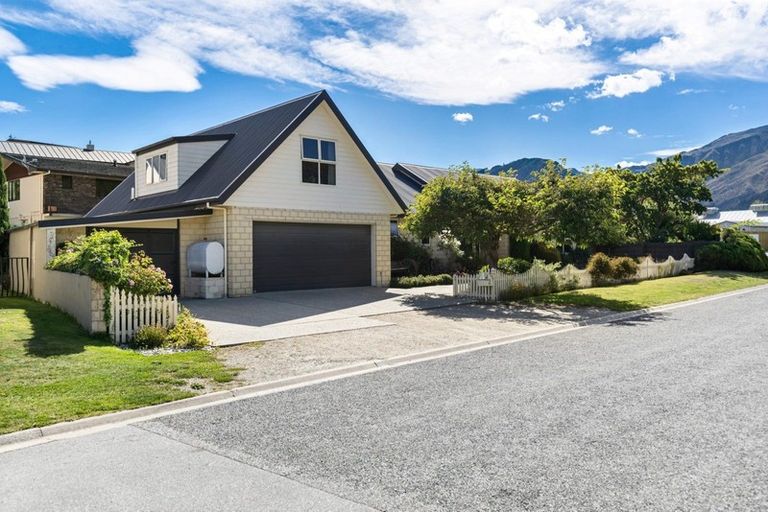 Photo of property in 2 Helms Court, Arrowtown, 9302