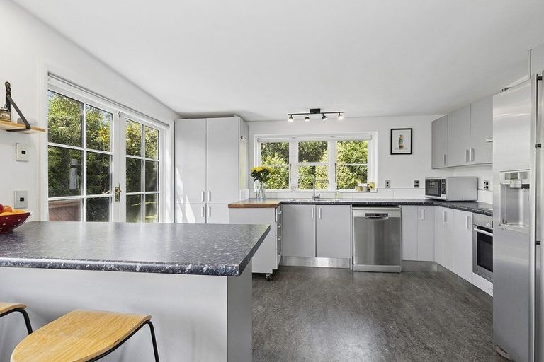 Photo of property in 55 Ranui Crescent, Khandallah, Wellington, 6035