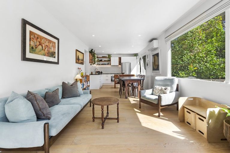 Photo of property in 2/14 Glenbush Place, Birkenhead, Auckland, 0626