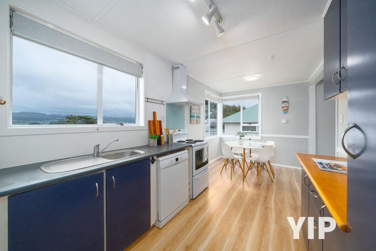 Photo of property in 34 Spur Grove, Titahi Bay, Porirua, 5022