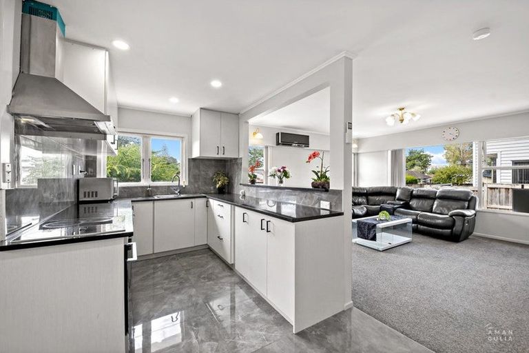 Photo of property in 51 Stottholm Road, Titirangi, Auckland, 0604