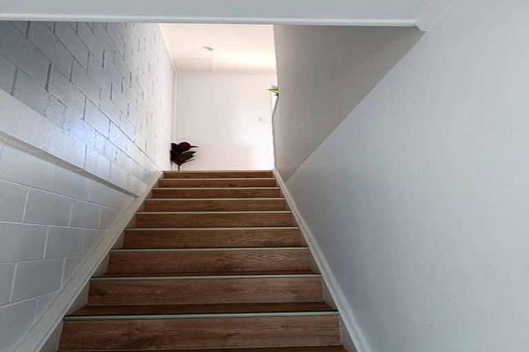 Photo of property in 2/78 West Coast Road, Glen Eden, Auckland, 0602