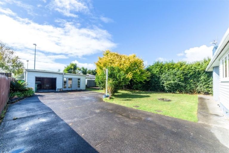 Photo of property in 3 Tamariki Avenue, Kelston, Auckland, 0602