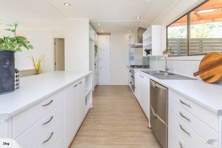 Photo of property in 1/62 Stapleford Crescent, Browns Bay, Auckland, 0630