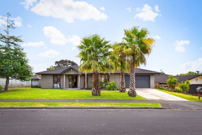 Photo of property in 32 John Jennings Drive, Oteha, Auckland, 0632