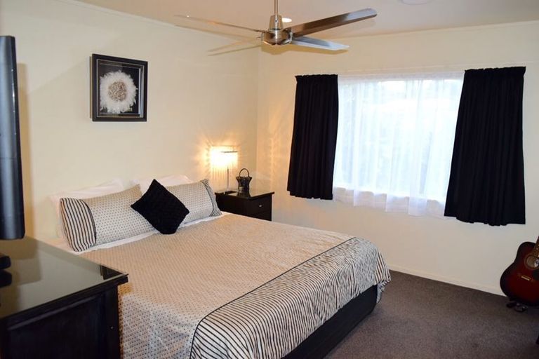 Photo of property in 2/45 Charlotte Street, Stanmore Bay, Whangaparaoa, 0932