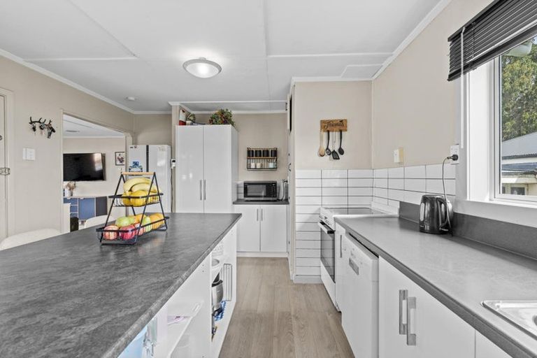 Photo of property in 64 Moa Street, Waikiwi, Invercargill, 9810