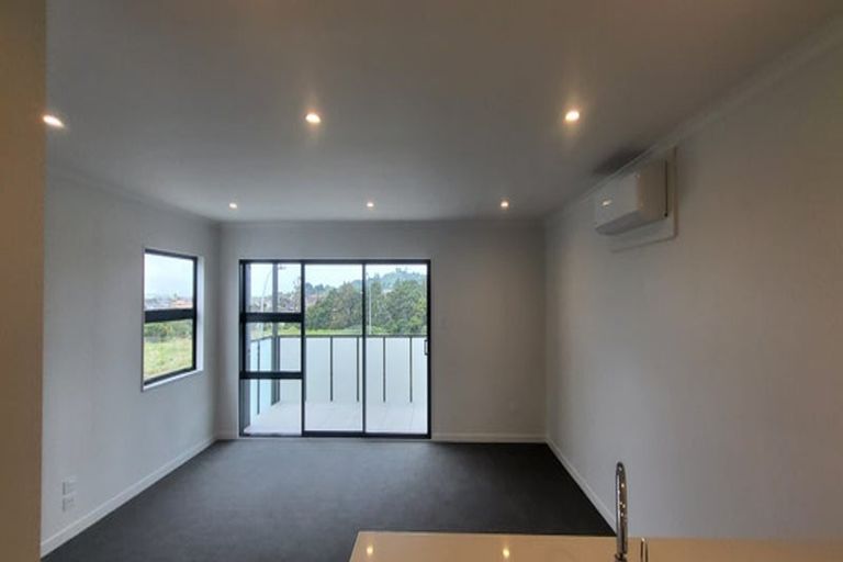 Photo of property in 201/26 Shortfin Place, Flat Bush, Auckland, 2019