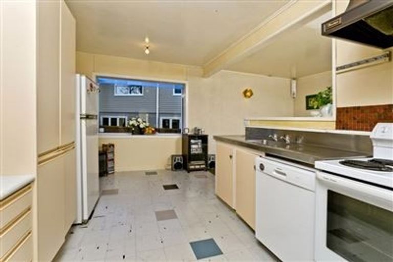 Photo of property in 44 Trinidad Road, Sunnynook, Auckland, 0620