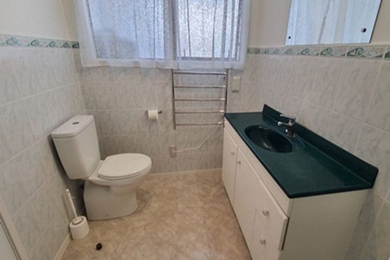 Photo of property in 15 Hedge Row, Sunnyhills, Auckland, 2010