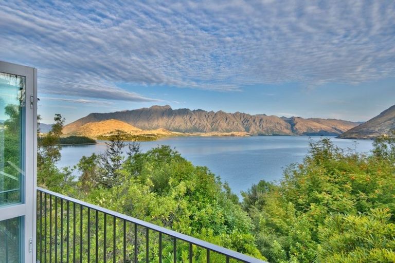 Photo of property in 6 Matau Place, Fernhill, Queenstown, 9300