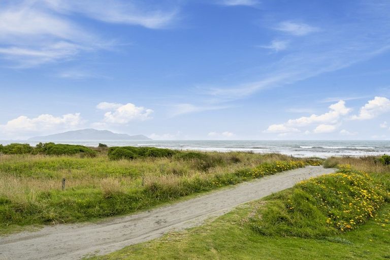 Photo of property in 16 Kitchener Street, Te Horo Beach, Otaki, 5581