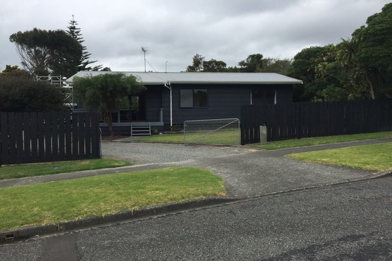 Photo of property in 3a Campion Road, Waikanae Beach, Waikanae, 5036