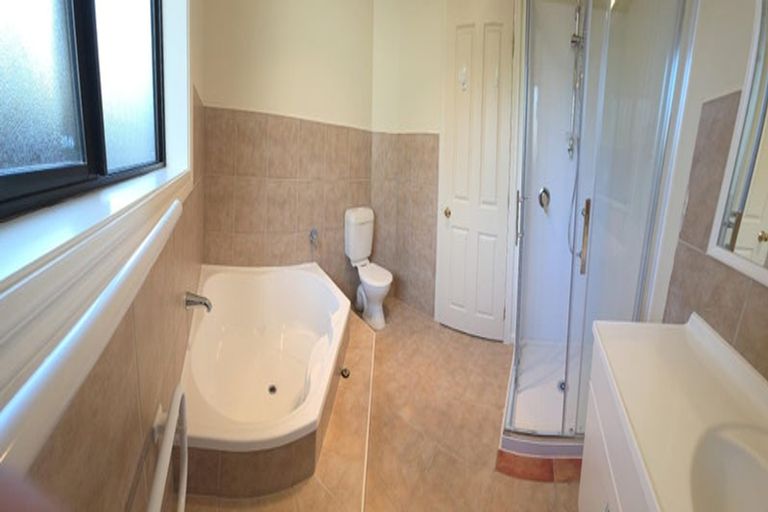 Photo of property in 14 Parkcrest Drive, Henderson, Auckland, 0612