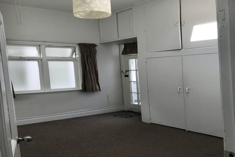 Photo of property in 8 Shannon Street, Mount Victoria, Wellington, 6011