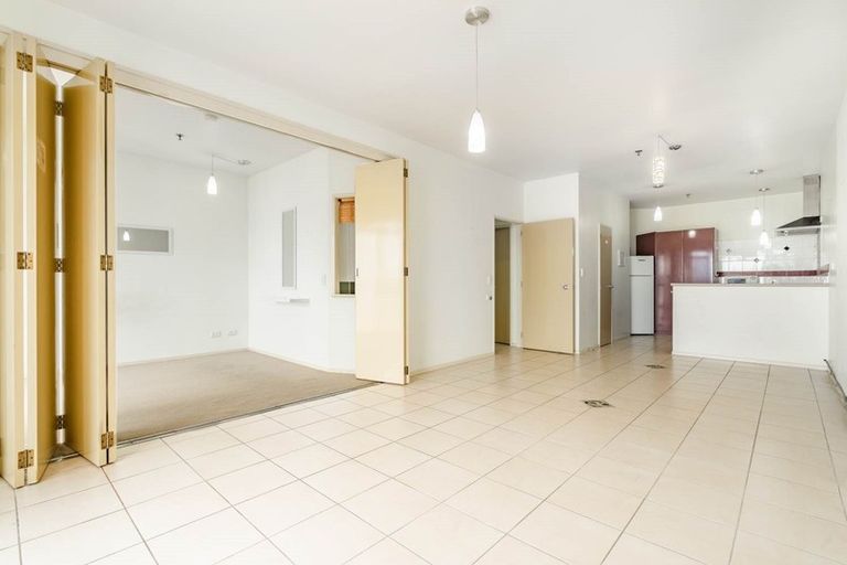 Photo of property in 16/15 Clearwater Cove, West Harbour, Auckland, 0618