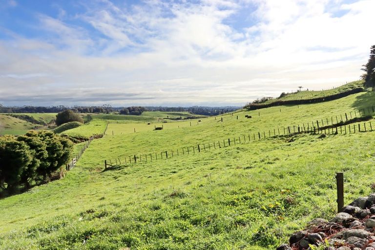 Photo of property in 311 Croydon Road, Midhirst, Stratford, 4394