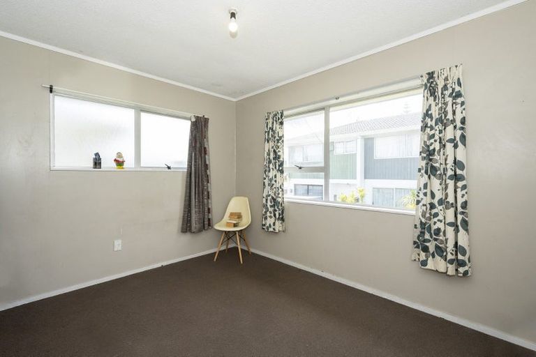 Photo of property in 2/81 West Coast Road, Glen Eden, Auckland, 0602