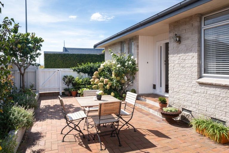Photo of property in 31 Fitzroy Road, Bluff Hill, Napier, 4110