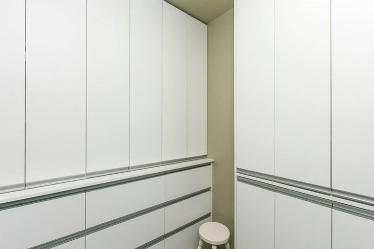 Photo of property in Montreaux Apartments, 10e/164 The Terrace, Wellington Central, Wellington, 6011