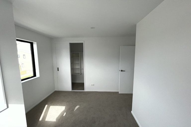 Photo of property in 1 Eileen Newey Place, Henderson, Auckland, 0612