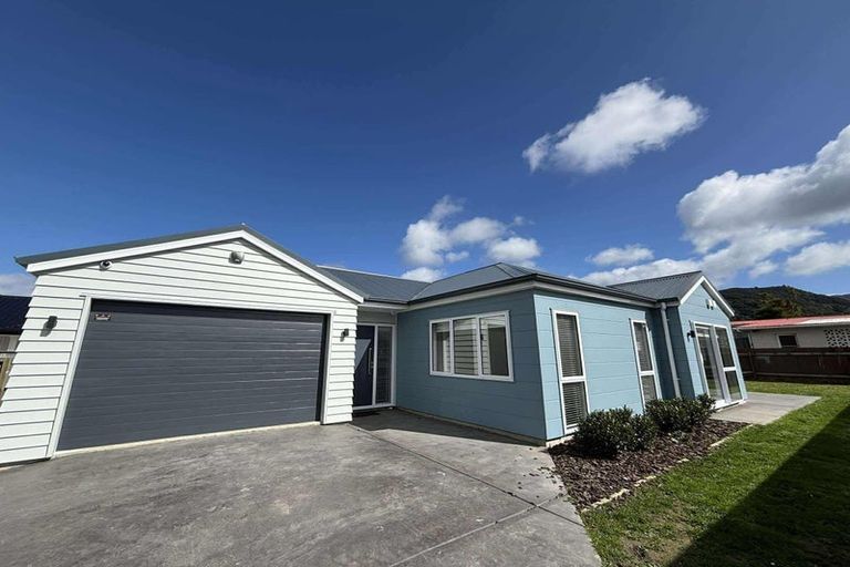 Photo of property in 32a Brandon Street, Featherston, 5710