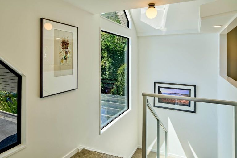 Photo of property in 8 Cheviot Road, Lowry Bay, Lower Hutt, 5013