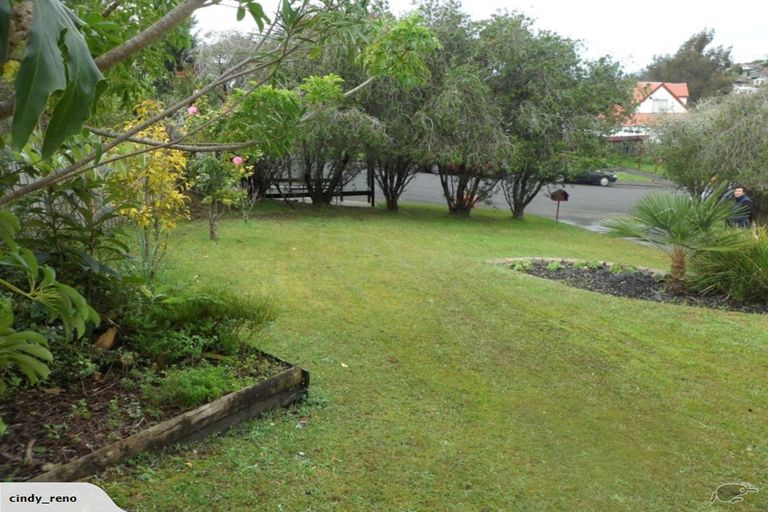 Photo of property in 8 Athena Drive, Totara Vale, Auckland, 0629