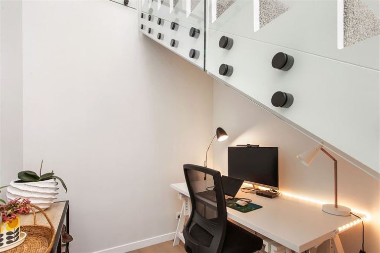 Photo of property in 2 John Monck Lane, Redcliffs, Christchurch, 8081