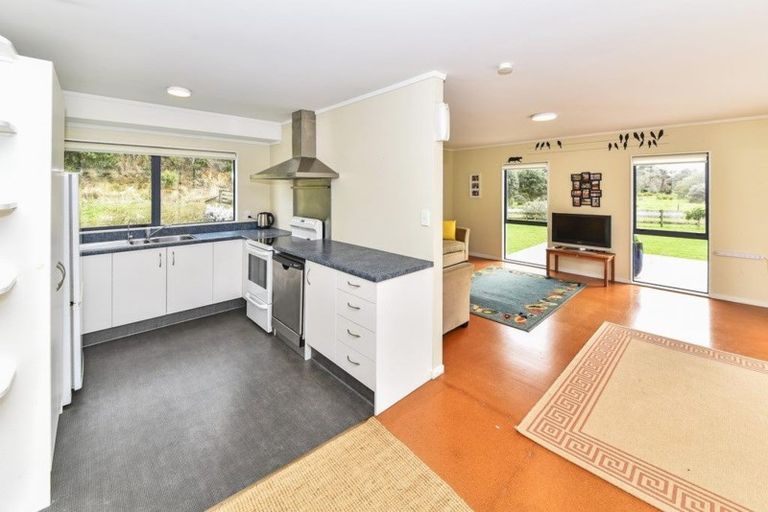 Photo of property in 17 Wattle Bay Road, Manukau Heads, Waiuku, 2684