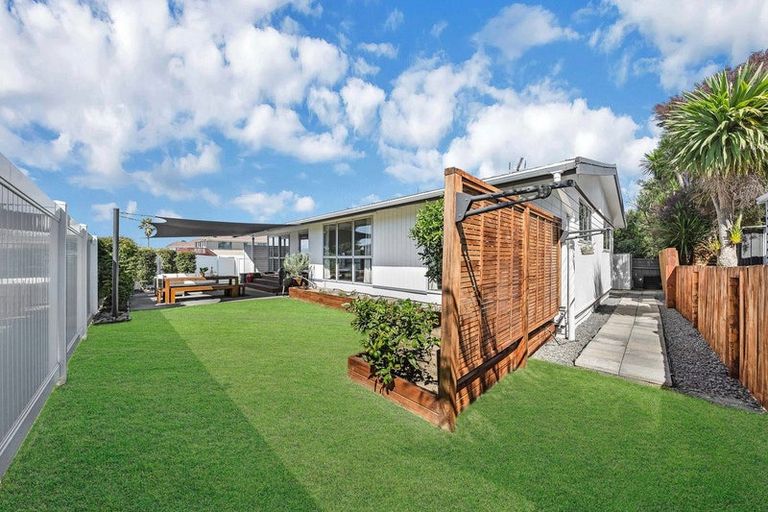 Photo of property in 98 Torkar Road, Clarks Beach, 2122