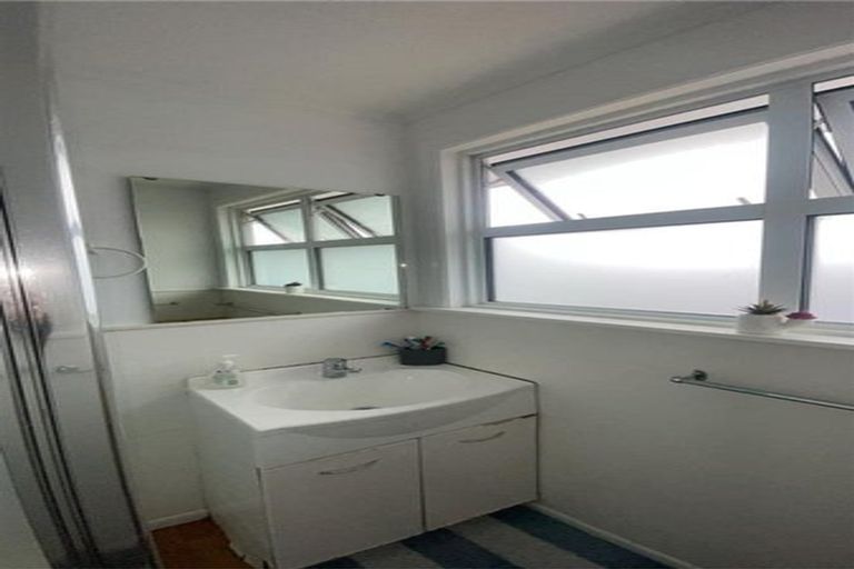 Photo of property in 34 Beauzami Crescent, Ascot Park, Porirua, 5024