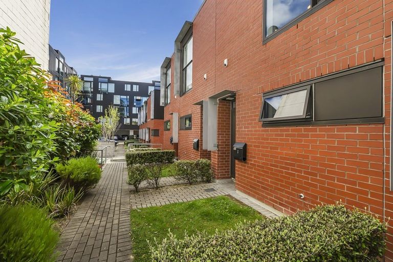 Photo of property in Nouvo Apartments, 8/21 Rugby Street, Mount Cook, Wellington, 6021