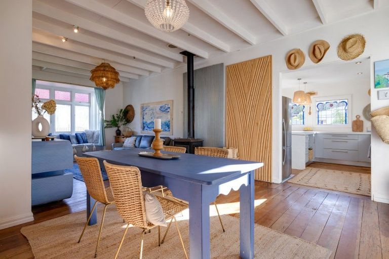 Photo of property in 8 Coote Road, Bluff Hill, Napier, 4110