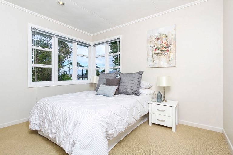 Photo of property in 10 Lyndhurst Road, Te Atatu South, Auckland, 0610