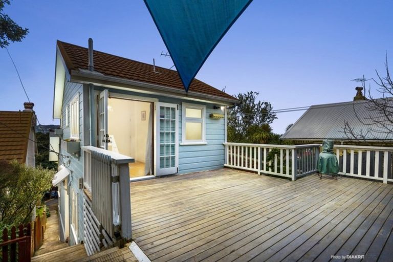 Photo of property in 161 Sutherland Road, Lyall Bay, Wellington, 6022
